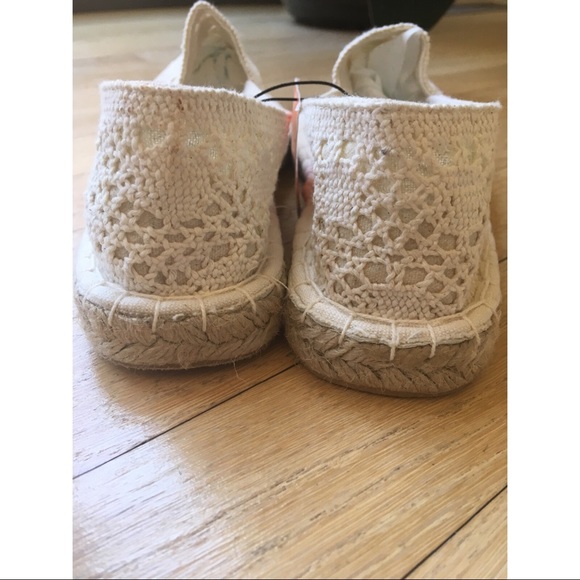 FREE NWT White Eyelet Espadrilles - Picture 3 of 7